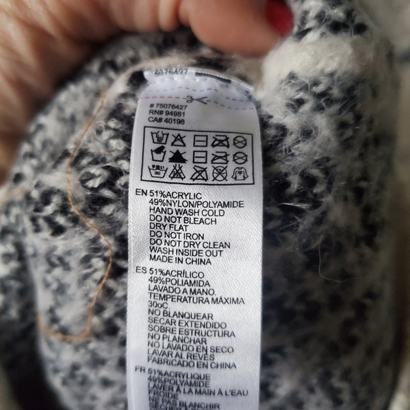 Forever 21 Fuzzy Sweater - Picture 4 of 4